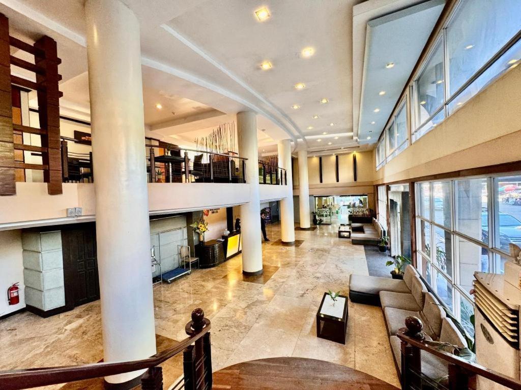 โรงแรมเอ็มโอ2 เวสทาวน์ ซานจวน บาโคลอด ภายนอก รูปภาพ
