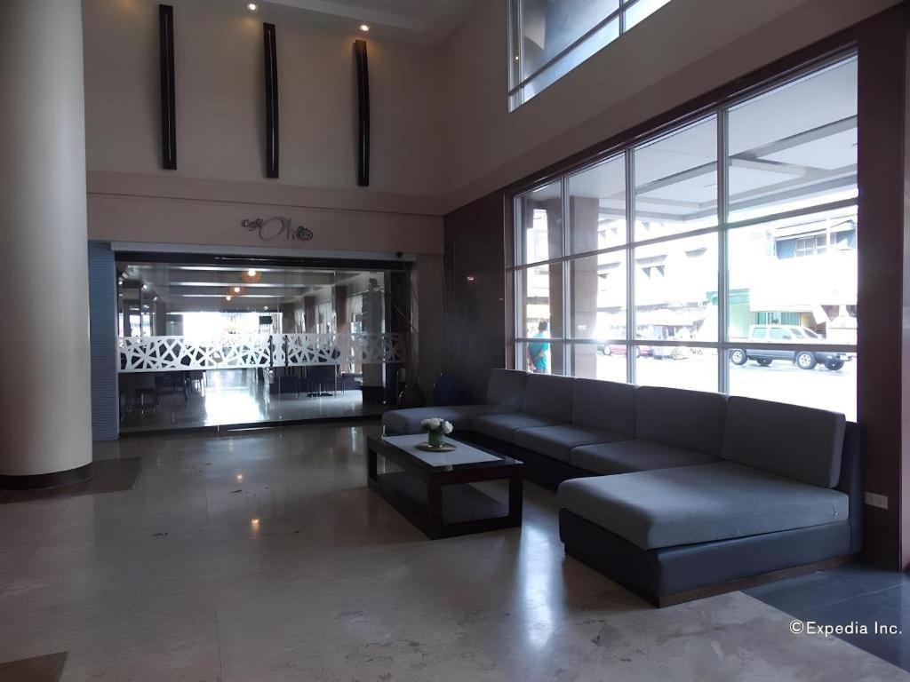โรงแรมเอ็มโอ2 เวสทาวน์ ซานจวน บาโคลอด ภายนอก รูปภาพ
