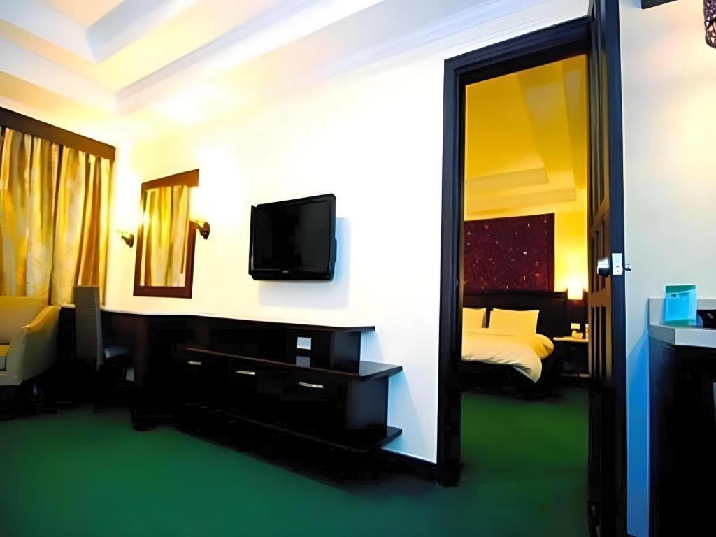 โรงแรมเอ็มโอ2 เวสทาวน์ ซานจวน บาโคลอด ภายนอก รูปภาพ