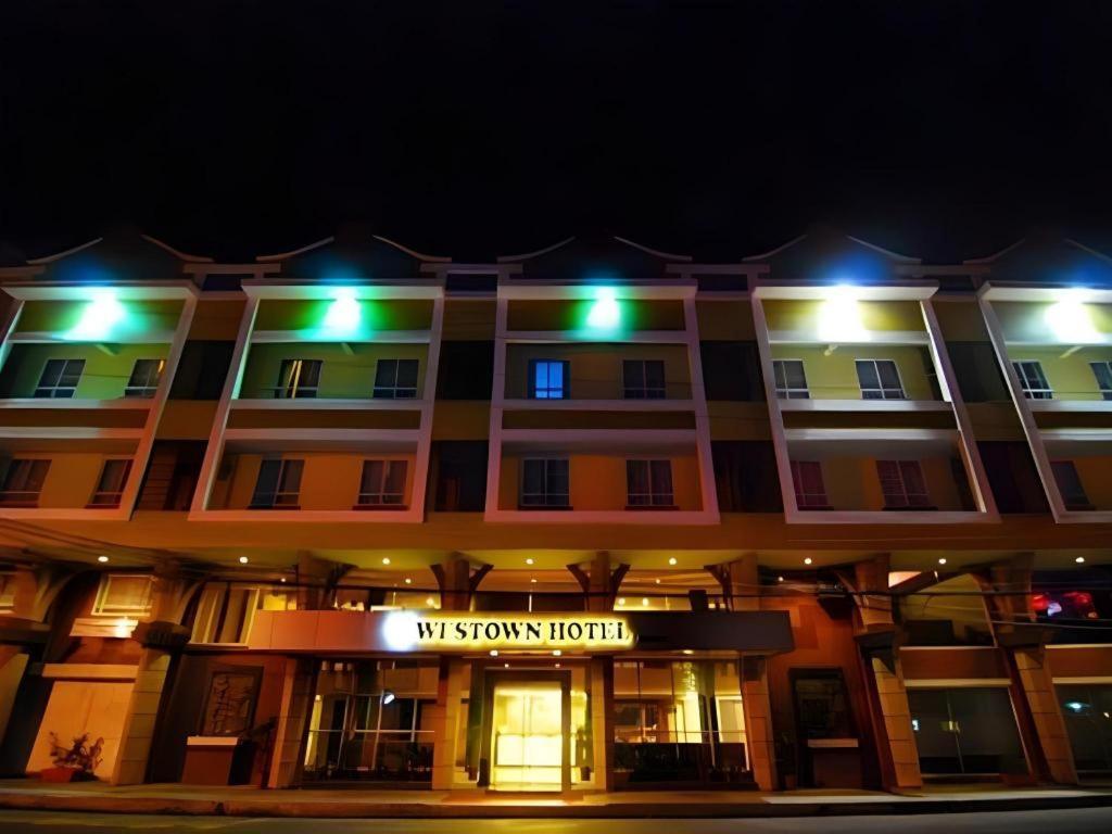 โรงแรมเอ็มโอ2 เวสทาวน์ ซานจวน บาโคลอด ภายนอก รูปภาพ