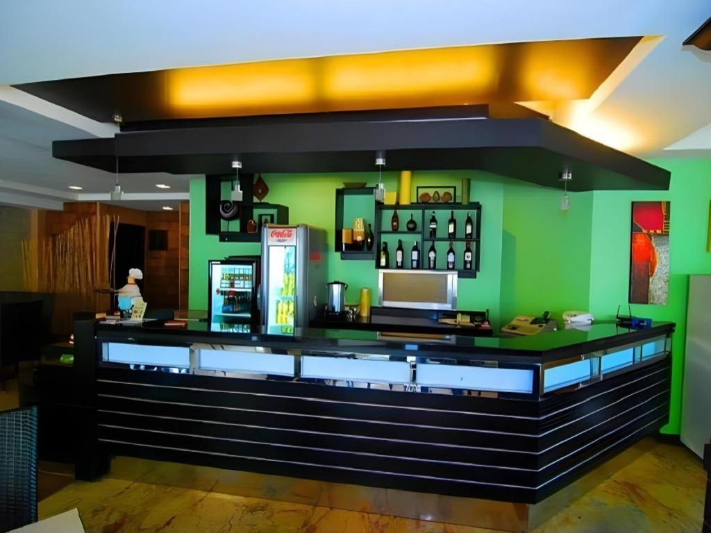 โรงแรมเอ็มโอ2 เวสทาวน์ ซานจวน บาโคลอด ภายนอก รูปภาพ