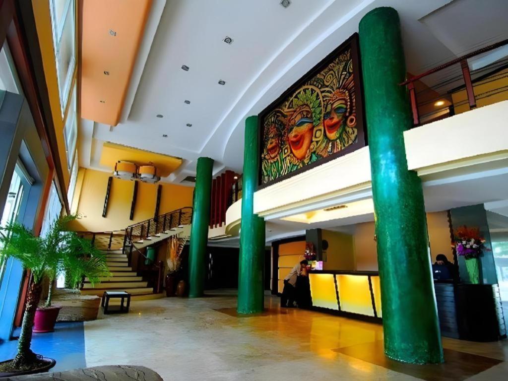 โรงแรมเอ็มโอ2 เวสทาวน์ ซานจวน บาโคลอด ภายนอก รูปภาพ