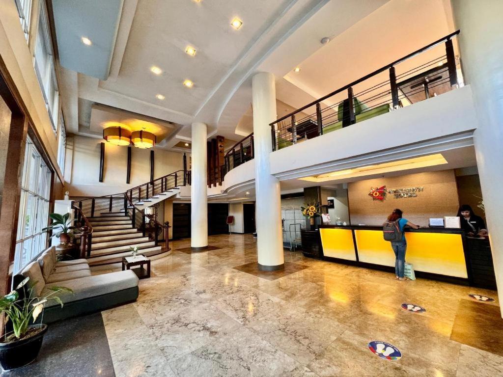 โรงแรมเอ็มโอ2 เวสทาวน์ ซานจวน บาโคลอด ภายนอก รูปภาพ