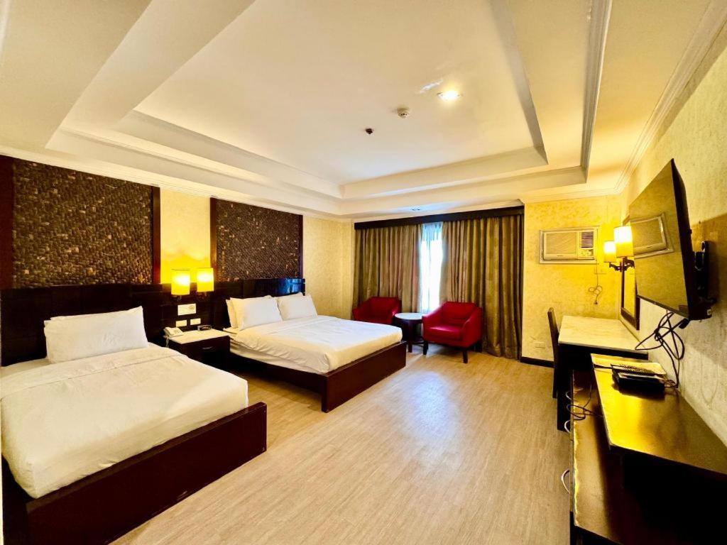 โรงแรมเอ็มโอ2 เวสทาวน์ ซานจวน บาโคลอด ภายนอก รูปภาพ