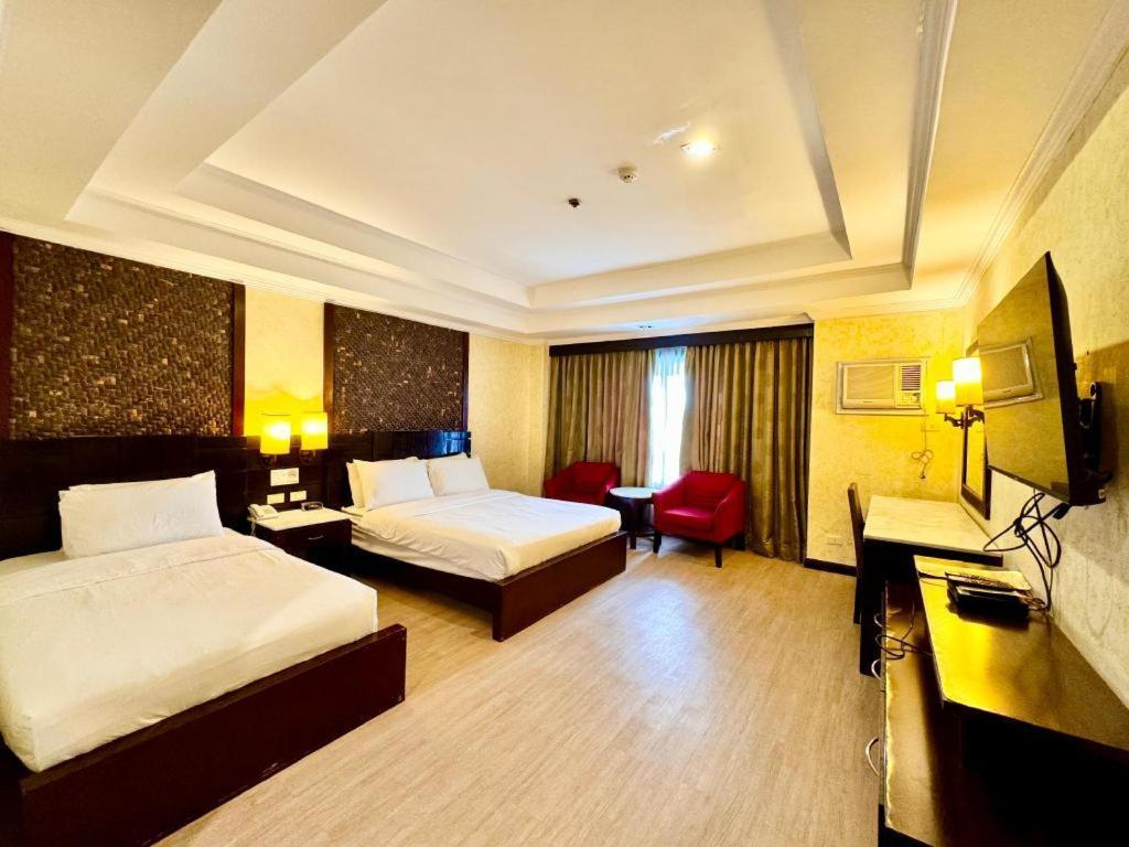 โรงแรมเอ็มโอ2 เวสทาวน์ ซานจวน บาโคลอด ภายนอก รูปภาพ